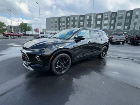 Used 2025 Chevrolet Blazer LT w/ Sound & Technology Package AWD/4WD image 4