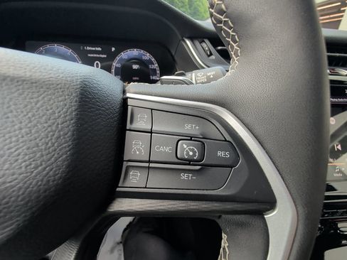 Used 2023 Jeep Grand Cherokee L Laredo AWD/4WD image 21