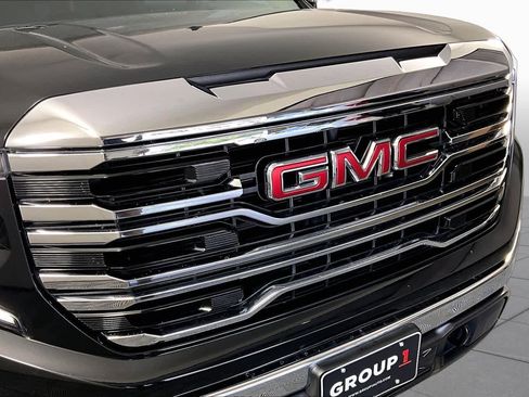 Used 2023 GMC Sierra 1500 SLT AWD/4WD image 29