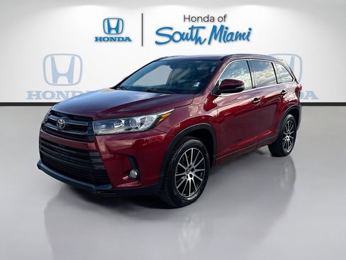 Used 2018 Toyota Highlander SE image 3
