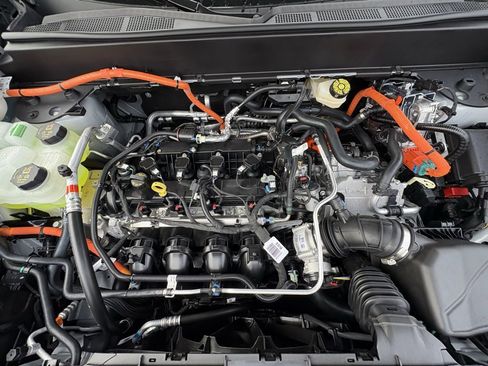 New 2025 Ford Maverick XL w/ Equipment Group 101A image 17