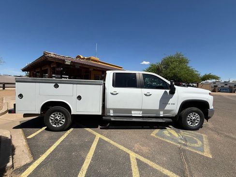 Used 2024 Chevrolet Silverado 2500 LT w/ Convenience Package AWD/4WD image 10