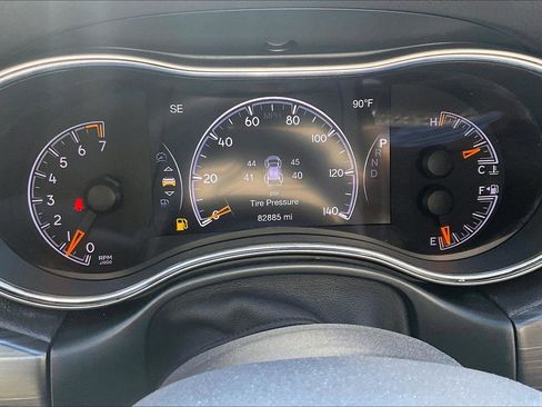 Used 2021 Jeep Grand Cherokee Limited image 13