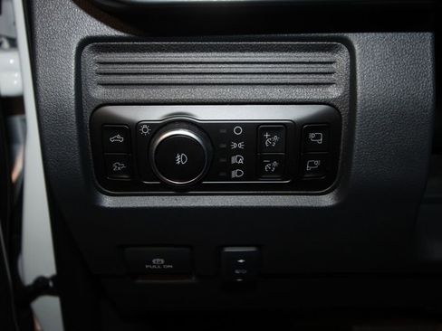 Used 2025 Ford F350 Lariat w/ Black Appearance Package image 10