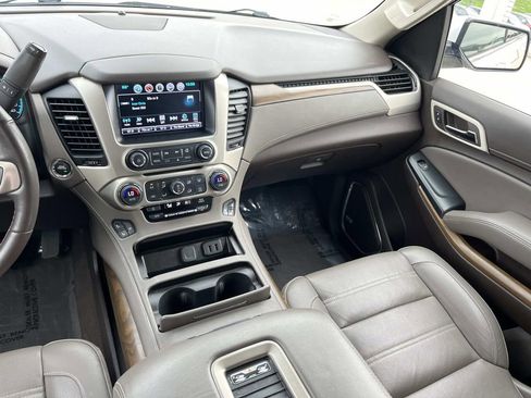Used 2020 GMC Yukon XL Denali w/ Denali Premium Package image 15