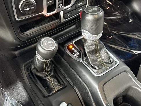 Used 2023 Jeep Wrangler Unlimited Sahara AWD/4WD image 23