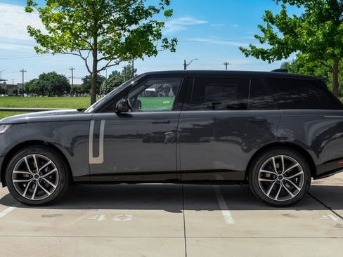 New 2026 Land Rover Range Rover Long Wheelbase SE AWD/4WD image 12