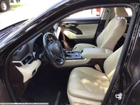 Used 2021 Toyota Highlander Limited FWD image 8