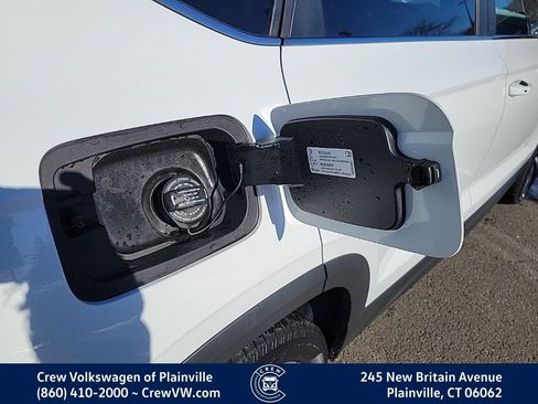 Certified 2022 Volkswagen Taos SE image 32