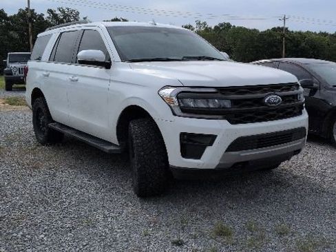 Used 2022 Ford Expedition XLT AWD/4WD image 3
