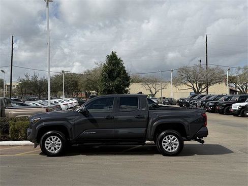Certified 2025 Toyota Tacoma SR5 image 4