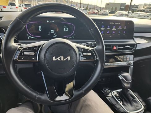 Certified 2025 Kia Seltos S image 16