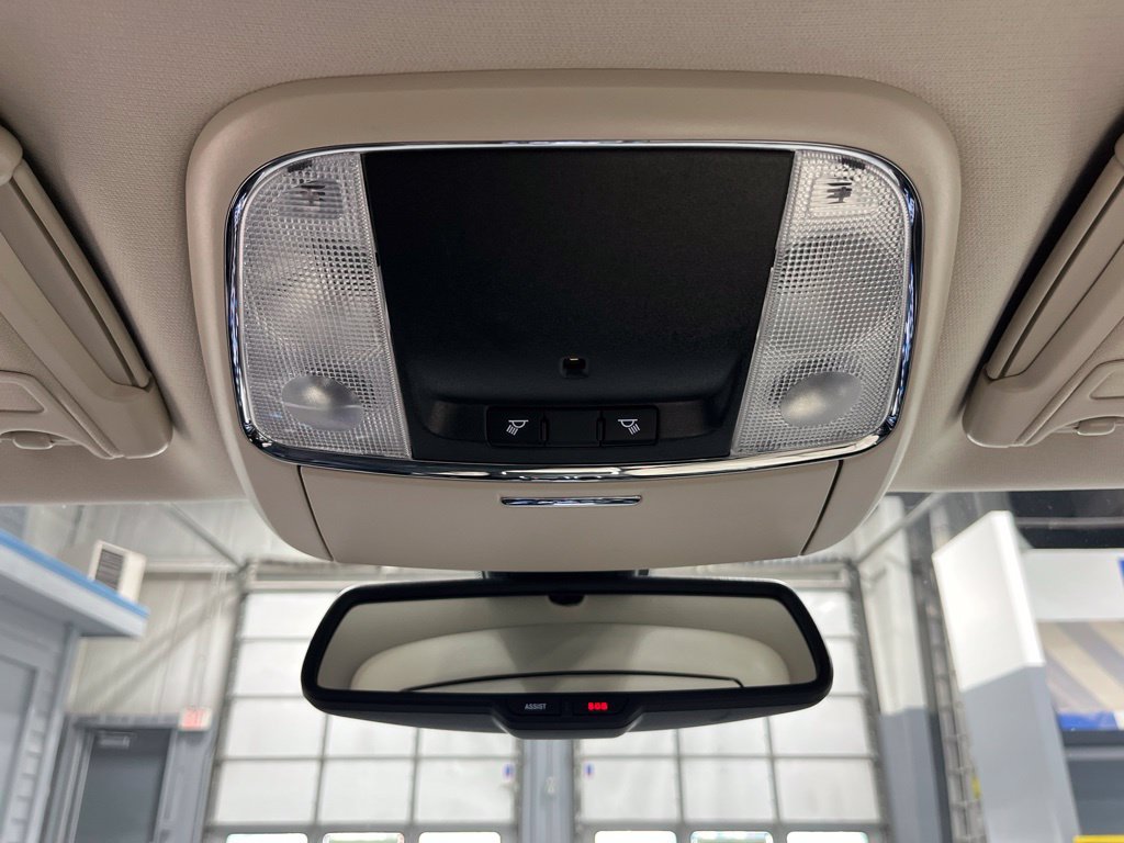 Used 2018 Chrysler 300 Touring L RWD image 31
