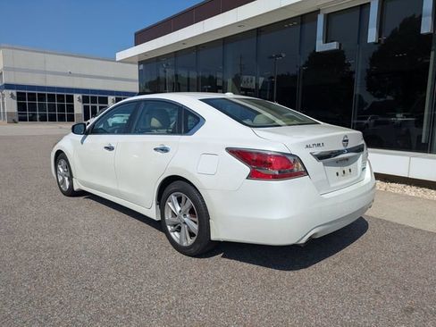 Used 2014 Nissan Altima 2.5 SL w/ Technology Package FWD image 4
