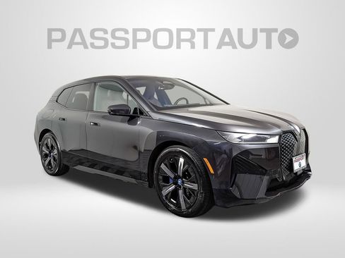 Used 2025 BMW iX xDrive50 w/ Premium Package image 8