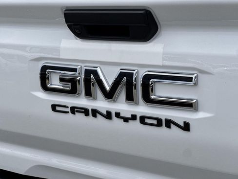 New 2026 GMC Canyon Elevation w/ LPO, Black Badging Package RWD image 26