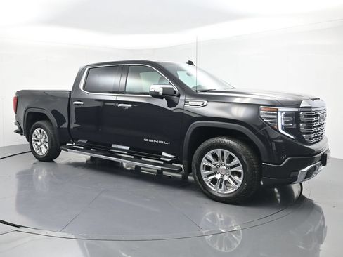 Used 2025 GMC Sierra 1500 Denali w/ Technology Package AWD/4WD image 7