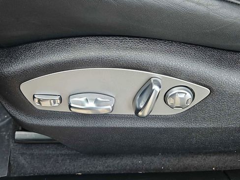 Certified 2025 Porsche Macan Turbo image 15