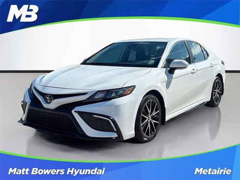 Used 2023 Toyota Camry SE image 1