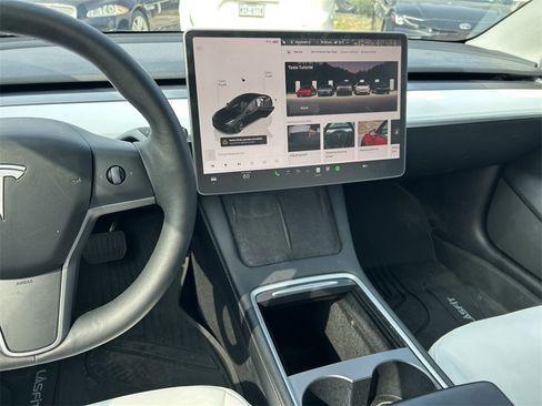 Used 2023 Tesla Model 3 Standard Range image 17