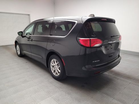 Used 2023 Chrysler Voyager LX FWD image 5