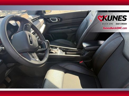 Used 2025 Jeep Compass Trailhawk AWD/4WD image 8