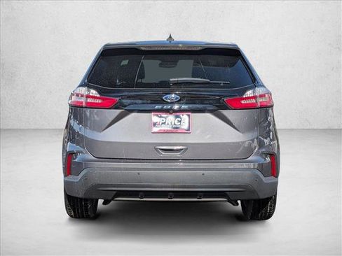 Used 2021 Ford Edge SE image 7