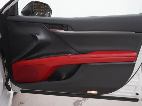 Used 2022 Toyota Camry XSE FWD image 9