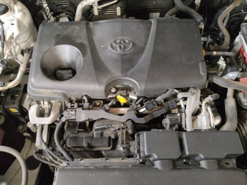 Used 2020 Toyota RAV4 LE AWD/4WD image 30