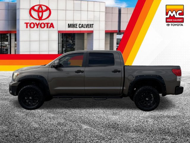Used 2012 Toyota Tundra 4x4 CrewMax w/ SR5 Pkg image 3