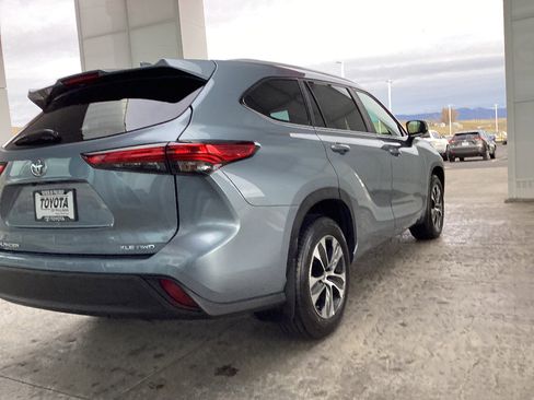 Certified 2023 Toyota Highlander XLE image 9