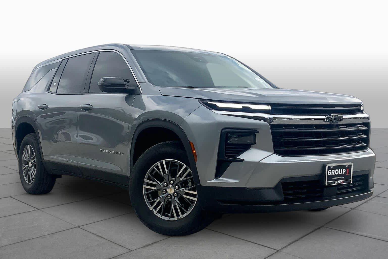 Used 2024 Chevrolet Traverse LS FWD image 2
