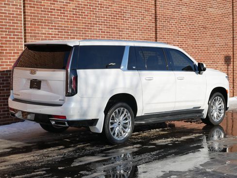 Used 2023 Cadillac Escalade ESV Premium Luxury image 25