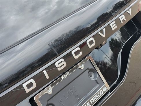 Used 2025 Land Rover Discovery S image 12