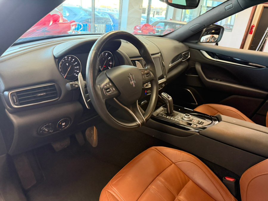 Used 2023 Maserati Levante GT AWD/4WD image 25