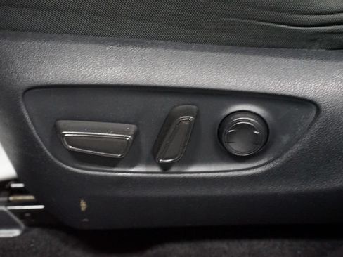 Used 2025 Toyota RAV4 XLE FWD image 33