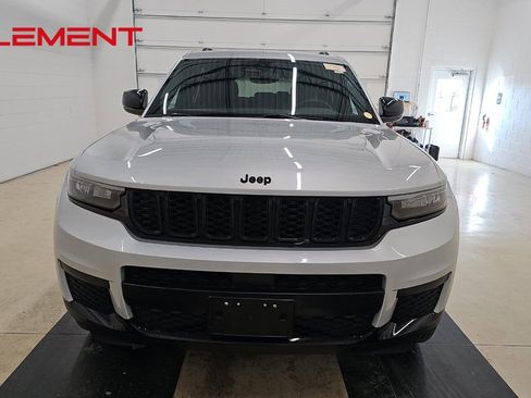 Used 2024 Jeep Grand Cherokee L Laredo image 2