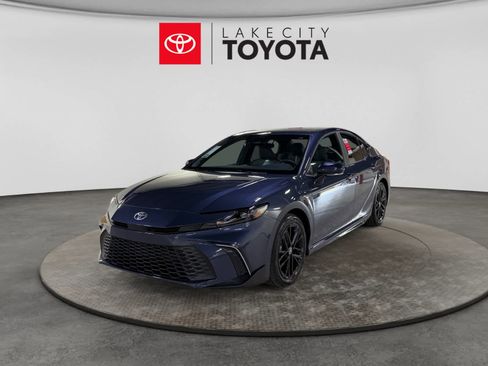 Used 2026 Toyota Camry SE FWD image 1