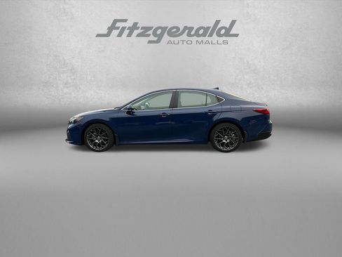 Used 2025 Toyota Camry XLE FWD image 5