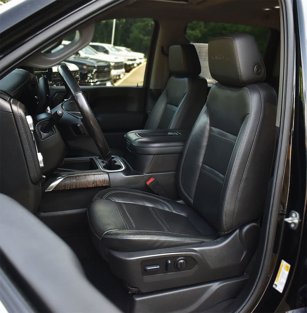 Used 2022 GMC Sierra 2500 Denali w/ Denali Ultimate Package AWD/4WD image 9