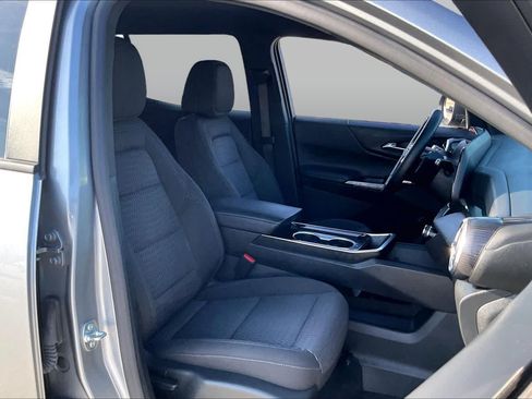Used 2025 Chevrolet Equinox LT w/ Safety and Technology Package FWD image 9