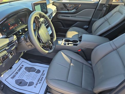 New 2026 Lincoln Corsair Premiere image 15