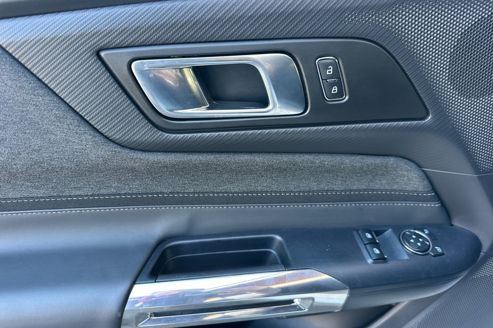 Used 2025 Ford Mustang Coupe RWD image 11