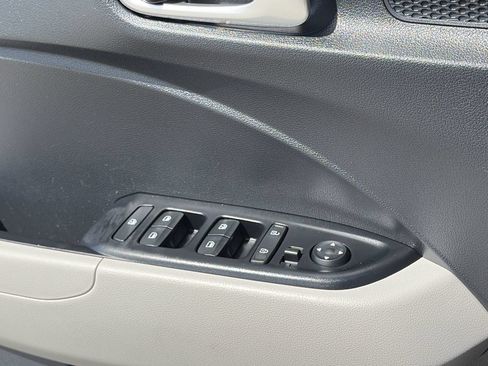 Used 2025 Hyundai Venue SEL FWD image 16