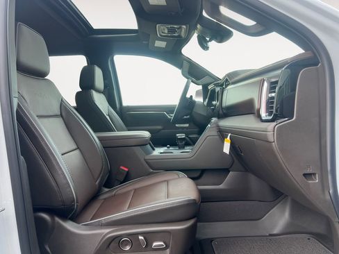 New 2026 GMC Sierra 1500 Denali w/ Denali Reserve Package AWD/4WD image 15