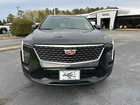 Used 2024 Cadillac XT4 Premium Luxury image 2