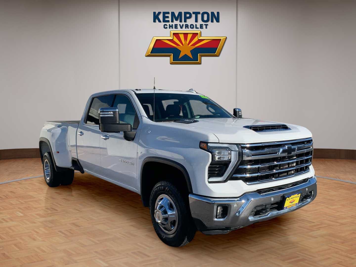 Used 2024 Chevrolet Silverado 3500 LTZ w/ LTZ Plus Package AWD/4WD image 8