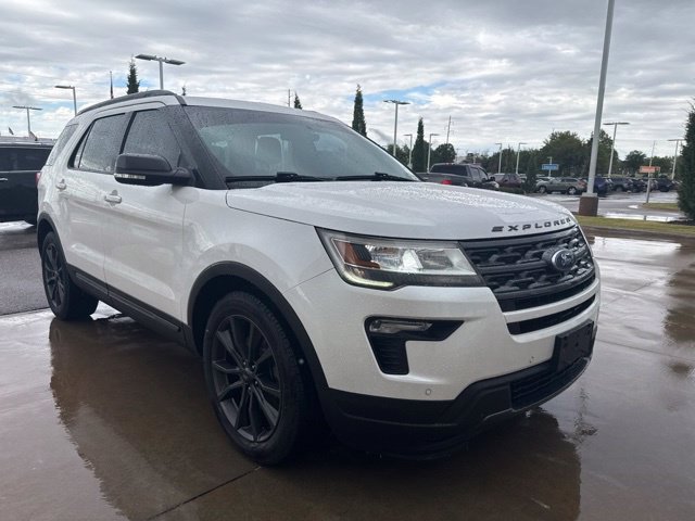Used 2018 Ford Explorer XLT w/ Equipment Group 202A FWD image 4
