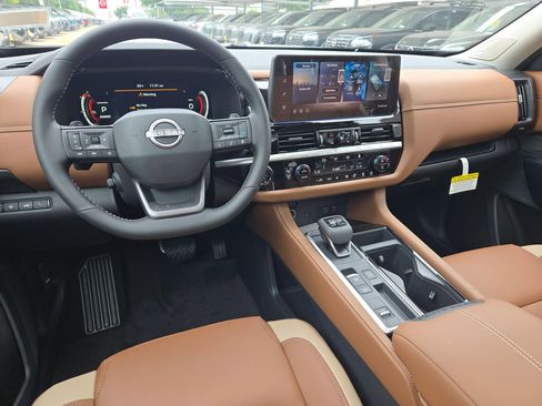 New 2026 Nissan Pathfinder Platinum FWD image 14
