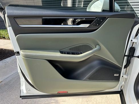 Used 2025 Porsche Macan 4S Electric image 18